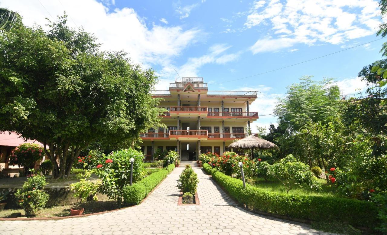 Eden Jungle Resort Sauraha Eksteriør billede